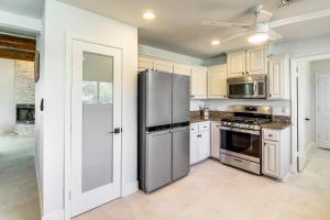 Pet-Friendly Home w Hot Tub in Lake Havasu City