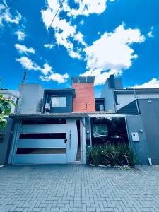 Moderno Sobrado Climatizado com Ar Quente e Frio