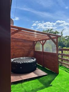 Domek nad rzeką Słupią z jacuzzi