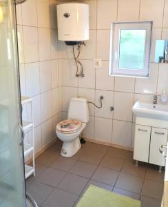 Domek nad rzeką Słupią z jacuzzi