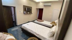 India Hotel and Restaurant