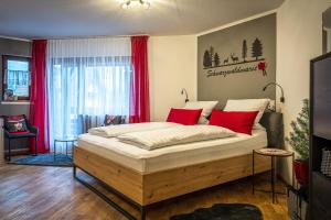 Schwarzwaldmarie in Titisee mit Badewanne Sonnenbalkon TG-Stellplatz Küche