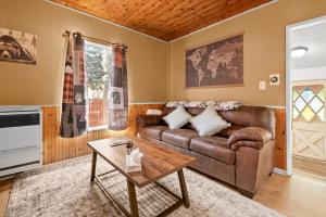 Hideaway Cabin - Cozy romantic cabin perfect for couples