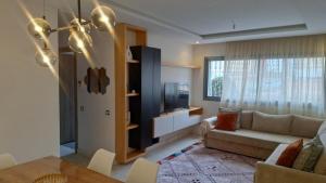 Bel appartement familial résidence sécurisée - 4-Sterne-Hotels in Casablanca