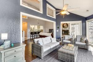 Boat, Swim and Enjoy Lake Views Osage Beach Retreat