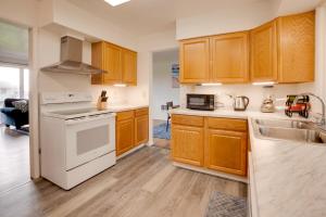 Ocean and Sunset Views Brookings Home Near Town!