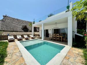 Beachfront Alma Villa with Private Pool ZanzibarHouses