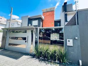 Moderno Sobrado Climatizado com Ar Quente e Frio