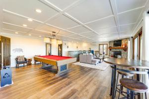 Beech Mountain Home with Game Room and Mountain Views!