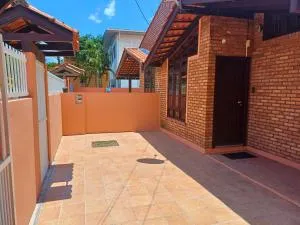 Casa de Temporada a 8 min a pé da Praia na Barra da Lagoa - Barra da Lagoa