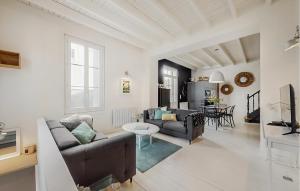 Amazing Home In Saint-Georges-De-Didon