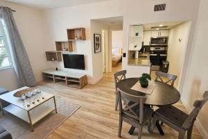 CHIC AND COSY 1 Bedroom Suite