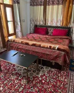 Sakura Guesthouse - Moniawār