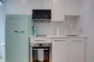 Sojourns Eastern Market Carriage House Sleeps 2