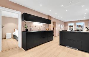 Upgraded 3 bedroom apartment, close to WC-25