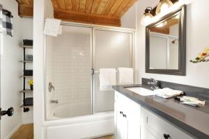 Village Relaxation at Camp Conklin Big Bear - Hot Tub