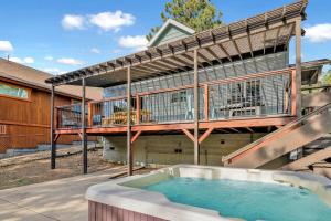 Village Relaxation at Camp Conklin Big Bear - Hot Tub