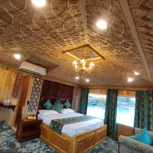 LUXURY Suite BY SP Group OF Houseboats - Nishāt