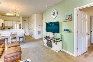 Myrtle Beach Condo 6 Mi to Ocean!