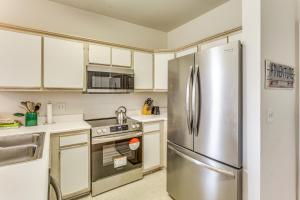 Myrtle Beach Condo 6 Mi to Ocean!