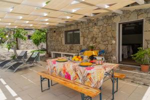 Sicily Stone Cottage with swimming pool