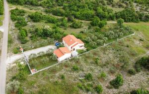 2 Bedroom Amazing Home In Pridraga