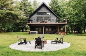 Modern A-Frame Cabin with Hot Tub, Cinema & Games Area - Mountain Dale