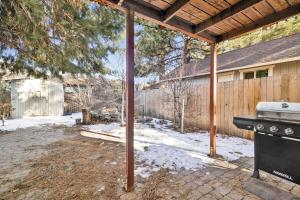Aeroplane Gambrel Chalet- Adorable Airport Retreat Cottage