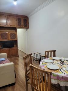 Apartamento com garagem próximo à praia