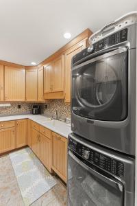 Beachfront Resort Getaway 2BR-2BA Condo