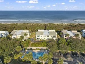 Beachfront Resort Getaway 2BR-2BA Condo