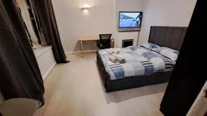 Fenia Estate - Goodmayes