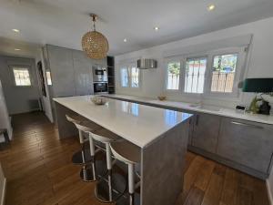 Villa Angel - La Cala Di Mijas - 4 Bedroom, Sleeps 8, Private Pool, Close to the Beach