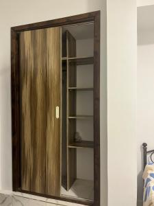 Cozy Studio on Sheraton Road near Metro Market