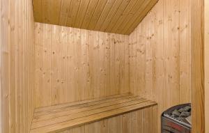 4 Bedroom Nice Home In Otterup