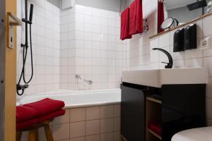 Schwarzwaldmarie in Titisee mit Badewanne Sonnenbalkon TG-Stellplatz Küche