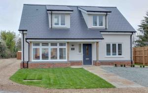 Foxglove House & Hot Tub Stansted Airport