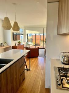 Bright, spacious apartment in Torquay