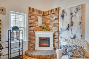 1 Mi to Cranmore Mountain Charming Conway Apt!