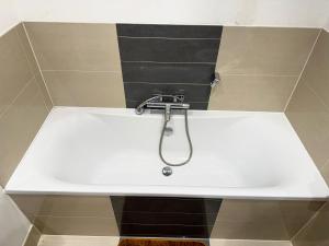 Cozy Private Room with Free Wi-Fi