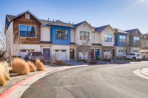 4 Mi to Dtwn Family-Friendly Townhome in Reno
