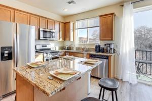 4 Mi to Dtwn Family-Friendly Townhome in Reno