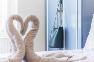 Private Homely Bedroom In Kensington R2