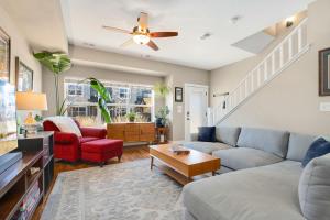 Old Town Escape with King Bed, Dog-Friendly