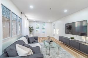 Designer Sun Filled Condo - Walk to Town