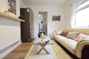 Modern Bed & Breakfast Guesthouse, Wi-Fi, Paid Parking,City Centre