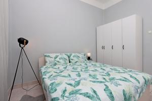 Apartments with WiFi Rijeka - 23155