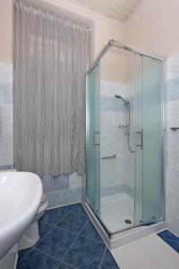 Apartments with WiFi Rijeka - 23155