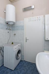 Apartments with WiFi Rijeka - 23155