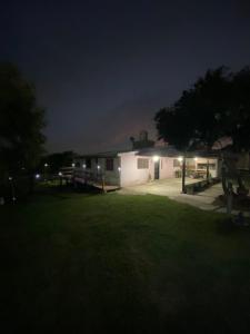 Descansa con tu familia cerca del lago San Roque